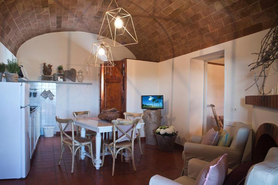 Agriturismo Santa Vittoria Volterra Ngoại thất bức ảnh